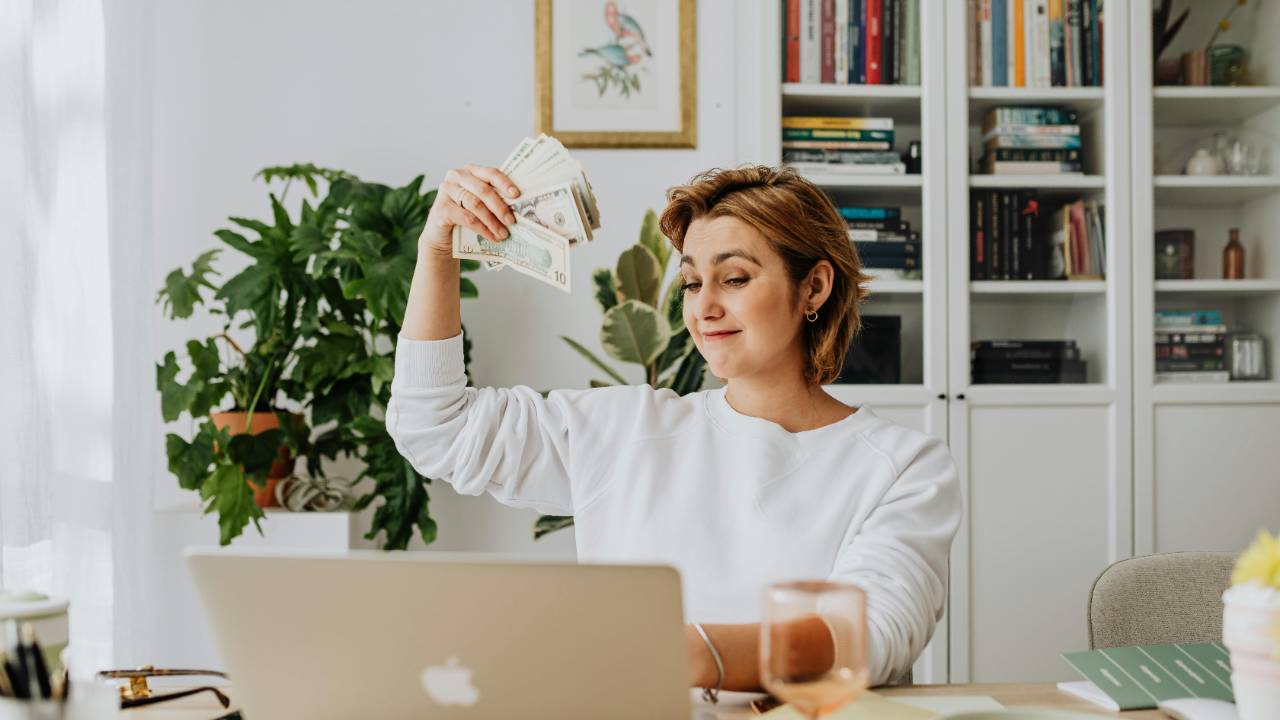 Portada de Blog sobre ¿Cómo la inteligencia artificial te ayuda a ahorrar? Aprende aquí